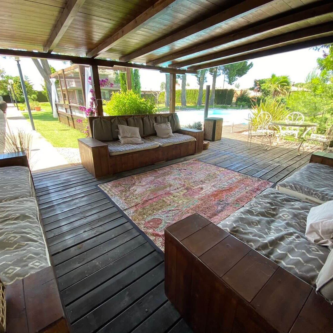 alquiler chalet piscina zaragoza. Zona chill out
