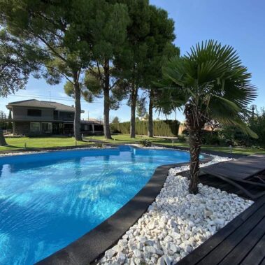 Alquiler de chalet por días. Chalet con piscina privada. Jardines de Villa Sa Calma. Chalet para cumpleaños. chalet con piscina en Zaragoza para fin de semana. Chalet en Zaragoza para vacaciones